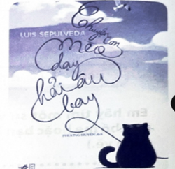 Em hãy quan sát hình ảnh bìa sách ở bên và đoán xem nội dung của cuốn sách là gì. (Khoanh tròn chữ cái trước ý đúng.)  (Bìa sách Chuyện con mèo dạy hải âu bay, NXB Hội Nhà văn) (ảnh 1)