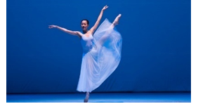 Điền từ phù hợp với bức tranh sau:   A. gieo mạ B. dẻo dai C. mưa rào (ảnh 1)