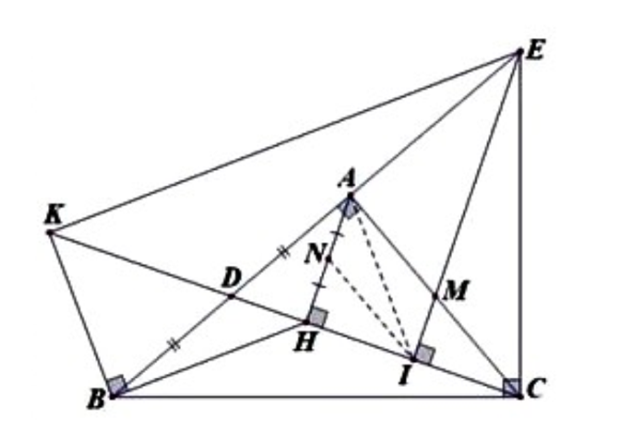Cho tam giác ABC vuông tại A. Gọi D là trung điểm của AB, H là hình chiếu vuông góc của A lên đường (ảnh 1)