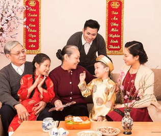 Listen and tick A, B, or C.  What do you often do at Tet? (ảnh 3)