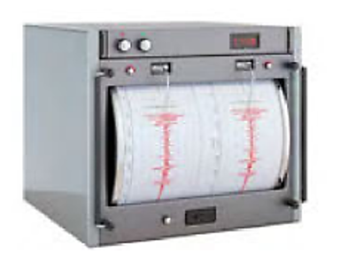 Máy đo địa chấn được sử dụng để phát hiện và đo đạc những rung động địa chấn được tạo ra bởi sự dịch chuyển của lớp vỏ Trái Đất. (ảnh 1)