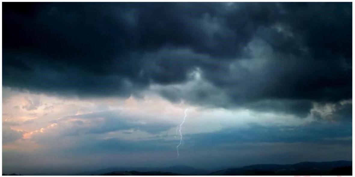 Câu nào dưới đây là câu ghép miêu tả đúng khung cảnh thiên nhiên trong bức ảnh sau? (ảnh 1)