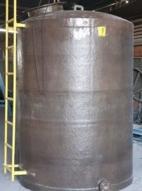 Người ta dự định làm dự định làm một chiếc bồn chứa dầu bằng sắt hình trụ có chiều cao 1,8 m, đường kính đáy 1,2 m. Hỏi chiếc bồn đó chứa đầy được bao nhiêu lít dầu, biết rằng 1 m3 = 1000 lít (ảnh 1)