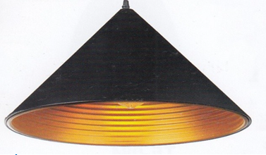 Một chóa đèn có dạng hình nón với đường kính đáy BC=20cm, đặt bên trong là một bóng đèn tại A. Khi được treo trên trần nhà thì đèn chiếu sáng một khoảng rộng 3m trên nền nhà. Biết rằng độ cao từ trần nhà ( điểm A) là 4,2 m. (ảnh 1)