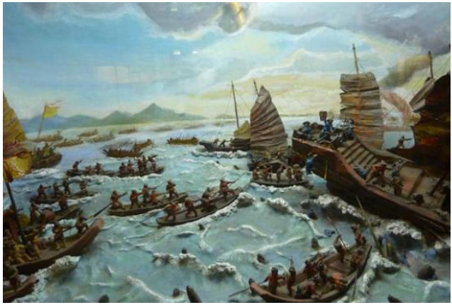 Bạch Đằng sóng dậy một trời đông, Cọc ngầm dựng thẳng khóa muôn dòng. Nam Hán thuyền tan theo triều xuống, Toàn quân đại thắng giữ non sông.   Chiến thắng Bạch Đằng năm 938 là đỉnh cao nghệ thuật quân sự,  (ảnh 1)