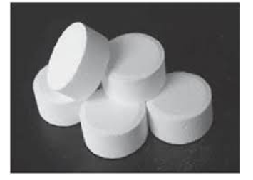 Cần dùng bao nhiêu viên nén chloramine B 25% (loại viên 1 gam) để xử lí bình chứa 100 lít nước? (ảnh 1)