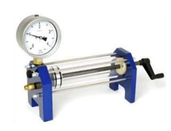 Trong thí nghiệm kiểm chứng lại định luật Boyle (Bôi-lơ), việc dịch chuyển pit-tông từ từ nhằm mục đích gì? (ảnh 1)