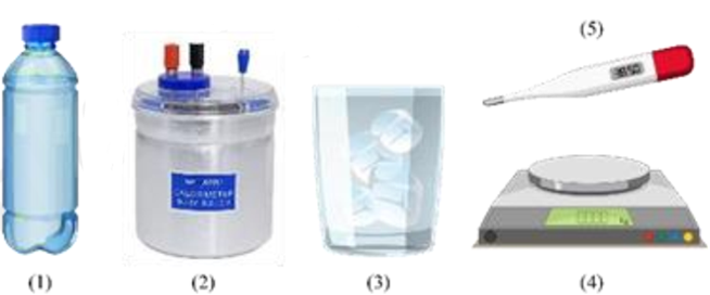 Nhóm học sinh đã xác định được nhiệt dung (nhiệt lượng cần cung cấp cho vật để tăng nhiệt độ thêm 1,0°C) của bộ dụng cụ kèm theo (gồm bình nhiệt lượng kế, nhiệt kế, que khuấy) là C0=41,9J/K. Nhiệt dung riêng của nước là 4180J/kg.K. (ảnh 1)