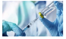 Để đưa thuốc từ lọ vào trong xilanh của ống tiêm, ban đầu nhân viên y tế đẩy pit-tông lên (ảnh 1)