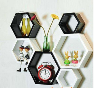 Đa giác trong tranh là hình gì? A. Tứ giác	B. Ngũ giác đều C. Lục giác đều	D. Bát giác đều (ảnh 1)