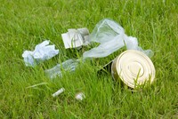 r/t/i/l/t/e __________________________Chúng ta thấy hình ảnh rác vứt bừa bãi