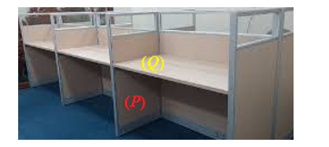 Hai vách ngăn bàn làm việc trong hình dưới đây cắt nhau tạo thành bốn góc nhị diện. Số đo của các góc nhị diện là (ảnh 1)