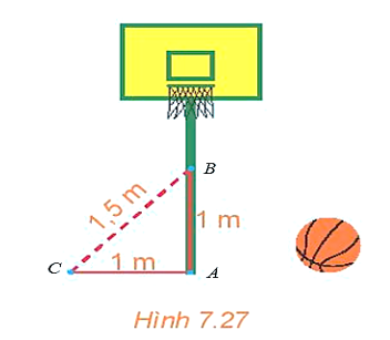Một cột bóng rổ được dựng trên một sân phẳng.  Bạn Hùng đo khoảng cách từ một điểm trên sân, cách (ảnh 1)