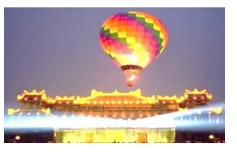 Lễ hội khinh kh&iacute; cầu Huế l&agrave; một phần của Festival Nghề truyền thống Huế, diễn ra tại Quảng trường Ngọ M&ocirc;n (ảnh 1)