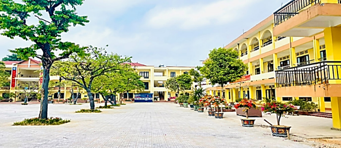 Em hãy chọn đáp án đúng nhất. Trên bản đồ vẽ theo tỉ lệ 1: 500 chiều dài của sân trường em là 8 cm, trên thực tế chiều dài sân trường em là: (ảnh 1)