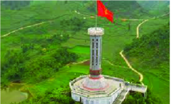 (a) Hiến pháp nước Cộng hòa Xã hội Chủ nghĩa Việt Nam quy định ‘‘Quốc kì nước Cộng hòa Xã hội Chủ nghĩa Việt Nam hình chữ nhật, chiều rộng bằng hai phần ba chiều dài, nền đỏ, ở giữa có ngôi sao vàng năm cánh’’. (ảnh 1)