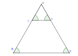 Cho tam giác \[ABC\] cân tại \[A.\] Trên các cạnh bên (ảnh 1)