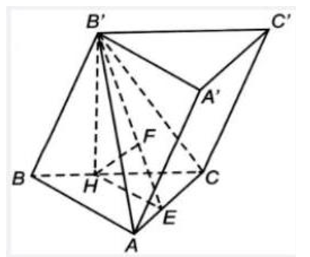 Cho lăng trụ \(ABC. A'B'C'\)có đáy là tam giác vuông cân tại A với AB = AC = 3a. (ảnh 1)