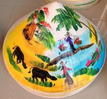 Nón Huế là một hình nón có đường kính đáy bằng 40cm (ảnh 1)