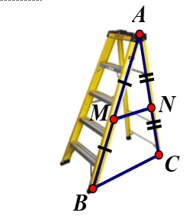 Khi thiết kế một cái thang gấp, để đảm bảo an toàn người thợ đã làm thêm một thanh ngang để giữ (ảnh 1)