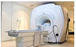 Hình bên là máy chụp cộng hưởng từ (MRI). Khi chụp cộng hưởng từ người bệnh nằm vào bên trong máy, (ảnh 1)