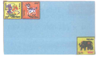 An có nhiều con tem hình vuông cạnh 2 cm. An muốn xếp các con tem đó lên tấm bìa hình chữ nhật dài 10 cm  (ảnh 1)