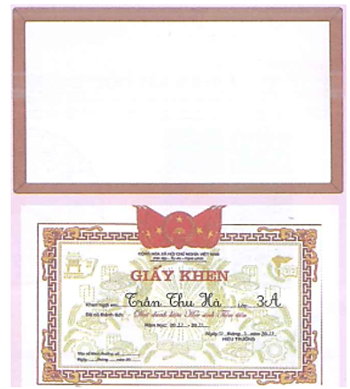 Bố muốn làm 2 cái khung để treo giấy khen của hai chị em Hà. Mỗi chiếc khung dài 30 cm và rộng 20 cm. (ảnh 1)