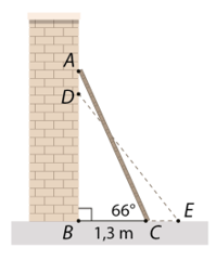Một chiếc thang AC được dựng vào một bức tường thẳng đứng (hình vẽ). (ảnh 1)