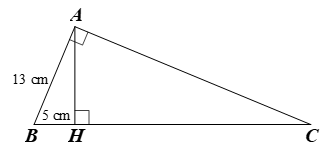 Cho tam giác ABC vuông tại A, có đường cao AH và AB = 13cm (ảnh 1)