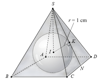 Thể t&iacute;ch khối ch&oacute;p cần t&igrave;m l&agrave; \({V_{S.ABCD}} = \frac{1}{3}.SH.{S_{ABCD}} = \frac{1}{3}.3.12 = 12\,\left( {{\rm{c}}{{\rm{m}}^3}} \right)\). (ảnh 2)