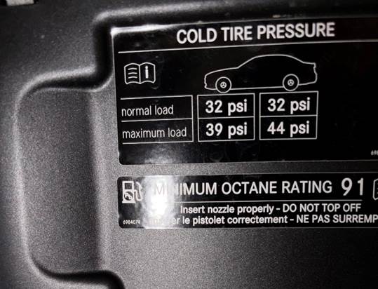 Trung t&acirc;m dịch vụ Mercedes cứ bơm lố lốp l&ecirc;n 39-45 psi. Tui sai hả? :  r/mercedes_benz