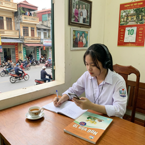 Điện thoại có tác dụng gì sau đây?  (ảnh 1)