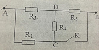 Cho mạch điện như hình. Biết U_{ab} = 90V;R_1 = R_3 = 45Omega ; R_2 = 90 Omega . Tìm {R_4}, biết khi K mở và khi K đóng cường độ dòng điện qua {R_4} là như nhau. (ảnh 1)