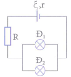 Cho mạch điện như hình vẽ. Nguồn điện có suất điện động xi  = 24V và điện trở trong . Trên các bóng đèn lần lượt có ghi 12V - 6W và 12V - 12W. Điện trở thuần có giá trị R = 3Omega (ảnh 1)