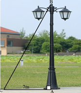 Một cố đèn AB cao 18 m có bóng in trên mặt đất là AC dài 7 m.   Góc tạo bởi tia sáng mặt trời và mặt đất là bao nhiêu? (Kết quả làm tròn đến độ) (ảnh 1)