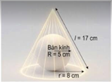 Trong một tiết học STEM, học sinh làm mô hình hành tinh gồm một quả cầu bằng xốp bán kính 5cm. Để tạo hiệu ứng ánh sáng tỏa ra, học sinh đó đặt quả cầu vào trong một cái giá đỡ dạng hình nón trong suốt có bán kính đáy 8cm và đường kính 17cm. (ảnh 1)