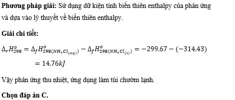 Muối NH4Cl rắn khi tan trong nước xảy ra quá trình: NH4Cl(s) → NH4Cl(aq). Biết nhiệt tạo thành (kJ/mol) chuẩn của NH4Cl rắn và trong dung dịch lần lượt là −314,43 và −299,67. Chọn phát biểu đúng (ảnh 1)