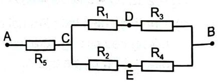 Cho mạch điện như Hình vẽ. Giá trị các điện trở: R1= R3= 30ôm, R2= 2ôm, R4=1ôm, R5= 4ôm Cường độ dòng điện chạy qua mạch chính là T (ảnh 1)