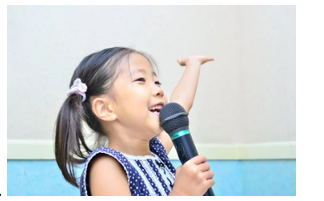 Listen and choose the correct picture. (ảnh 1)