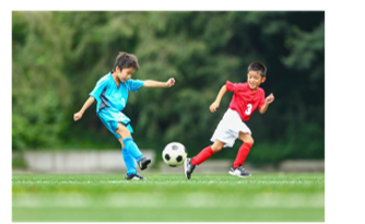 Listen and choose the correct answer. - ______? - I play football. (ảnh 1)